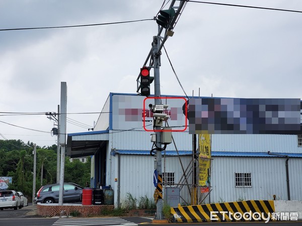 ▲「密室囚禁」讓竹東超黑　每日被站崗…鄰居氣炸：洩面子。（圖／記者陳凱力攝）