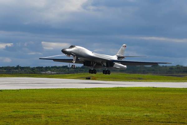 ▲▼4架B-1轟炸機抵達關島。（圖／翻攝自Facebook／u.s. pacific air forces）