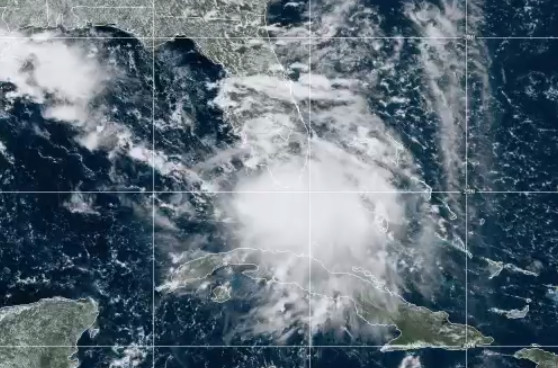 ▲▼熱帶風暴莎莉於9月13日升級成1級颶風。（圖／翻攝自推特「@NHC_Atlantic」）