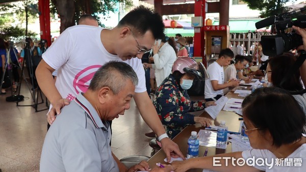 ▲▼東吳大學旁外雙溪2男遭溪水沖走，1人獲救1人待救。（圖／記者黃彥傑攝）