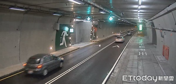 ▲草埔隧道違規車輛被自動測速照相器拍到，警方依法開單告發              。（圖／民眾提供）