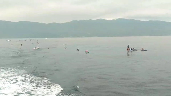 ▲▼借道頭城外澳衝浪區到龜山島「牛奶海」大玩，61名立漿玩家將挨罰。（圖／讀者提供，下同）