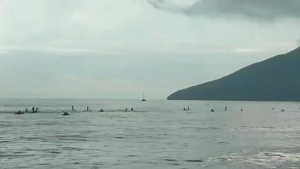 ▲▼借道頭城外澳衝浪區到龜山島「牛奶海」大玩，61名立漿玩家將挨罰。（圖／讀者提供，下同）