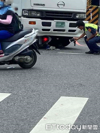 台南市仁德區太子路與土庫路口發生一起死亡車禍，陳姓騎士送醫後因傷勢過重宣告不治，其最後身影曝光。（記者林云翻攝，下同）