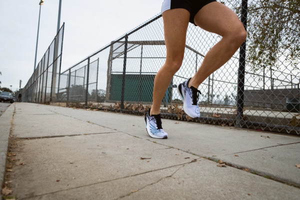 ▲▼NB FuelCell RC Elite旗艦碳纖維跑鞋　助攻跑者飆速競賽             。（圖／品牌提供）
