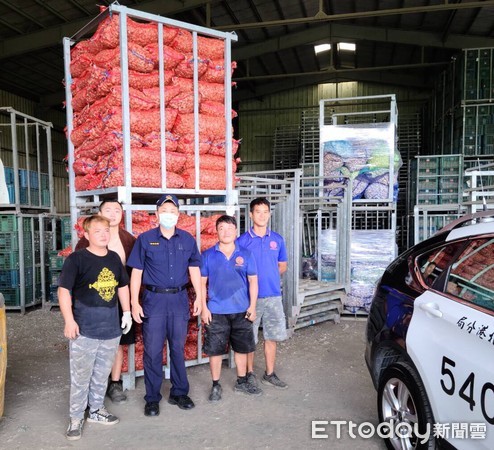 ▲國內蒜價高漲，北港警分局近期持續結合農漁民執行專案加強巡邏護農漁牧產，全力防止民生竊案發生。（圖／記者蔡佩旻翻攝）