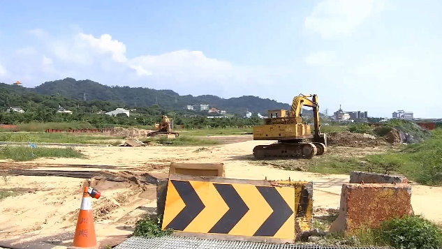 台中「薄皮紙片屋」擋路中原因曝光　網一看：這棟以後價值很高。（圖／東森新聞）