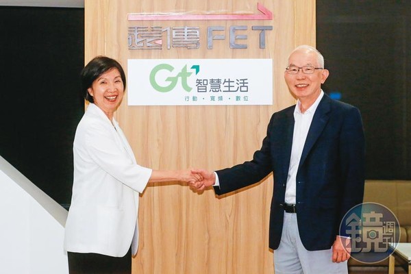 遠傳總經理井琪（左）與亞太電信總經理黃南仁（右）宣布2家將在5G結盟。