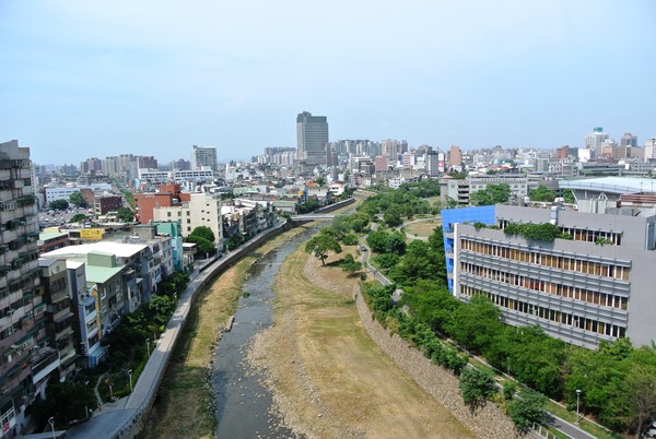 ▲▼  桃園房市,平鎮商圈,平鎮房市,桃園平鎮,平鎮新勢公園旁老街溪,老街溪步道,老街溪河堤步道 。（圖／信義房屋提供）