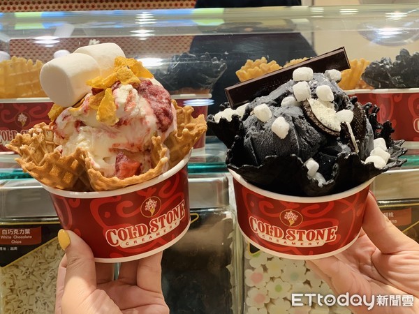 ▲▼COLD STONE首推黑色冰淇淋、蜂蜜冰淇淋。（圖／記者蕭筠攝）