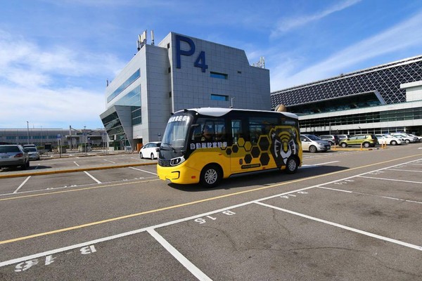 ▲▼桃園機場以P4停車場做為實驗場地，航廈端於設定為51號上車處。（圖／桃機提供）