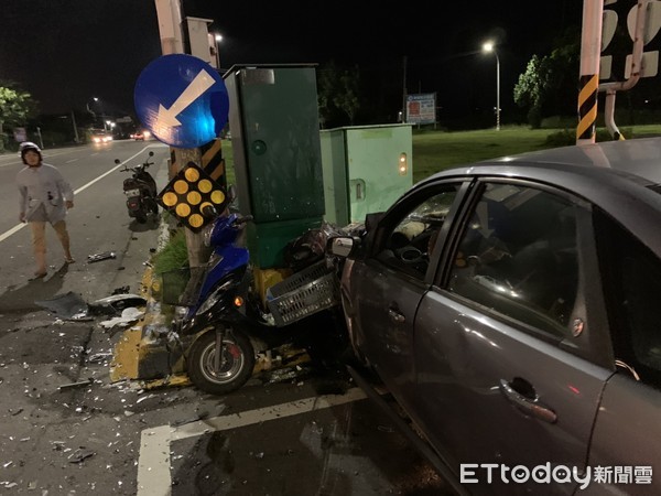 ▲高雄湖內發生連環車禍   。（圖／記者許宥孺翻攝）