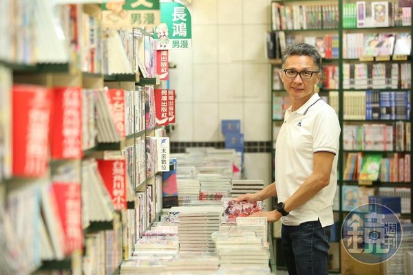 位於台北市八德路的知名漫畫店「蛙蛙書店」是5、6、7年級漫畫迷的集體記憶，圖為蛙蛙書店老闆陳肇偉。