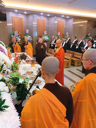 靈鷲山基金會去年在台北市第二殯儀館，為孫伯英及其他刑案死者超渡。（法醫研究所提供）