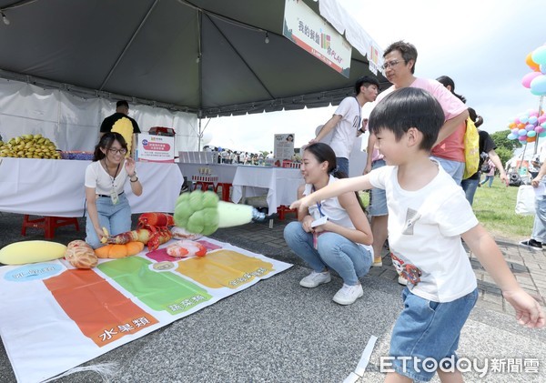 ▲▼2020東森好朋友生活節 我的餐盤 荷卡廚坊 場景 寵物雲吉祥物東東 森森。（圖／記者屠惠剛攝）