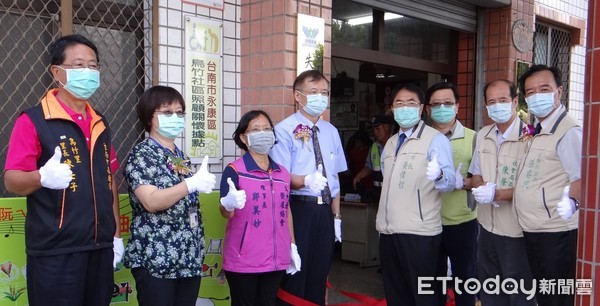 ▲台南烏竹失智友善館二館舉辦友善館揭牌儀式暨失智友善社區宣導活動，由台南市長黃偉哲、奇美醫學中心院長邱仲慶、衛生局長許以霖、社會局長陳榮枝等人主持。（圖／記者林悅翻攝，下同）