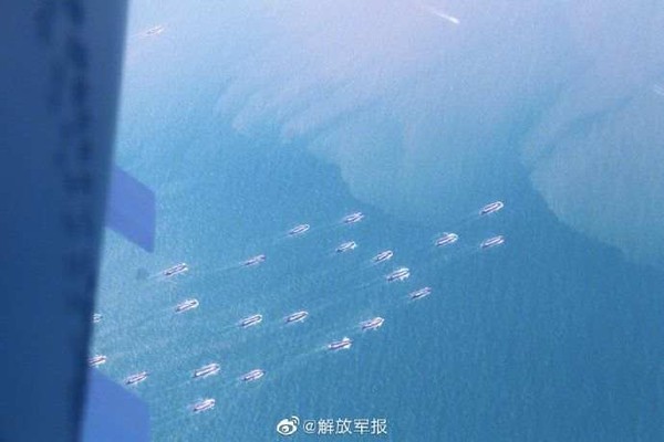 ▲▼解放軍東部戰區海軍航空兵某部組織多機種、長航時、跨晝夜飛行訓練。（圖／翻攝解放軍報）