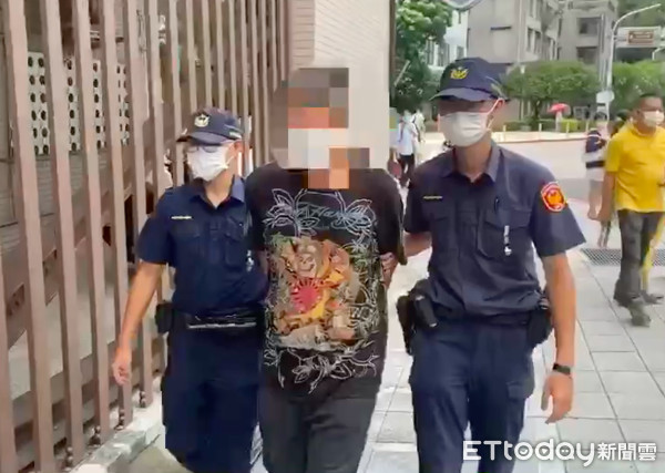 ▲▼趙男騎機車載蔡女，未戴安全帽被巡邏警發現，警方圍捕在機車內起獲改造手槍及子彈，訊後將他移送偵辦             。（圖／記者陳以昇翻攝）