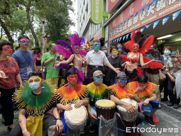 ▲▼柯文哲出席「台北市多元文化活動　菲律賓面具嘉年華」活動。（圖／記者袁茵攝）