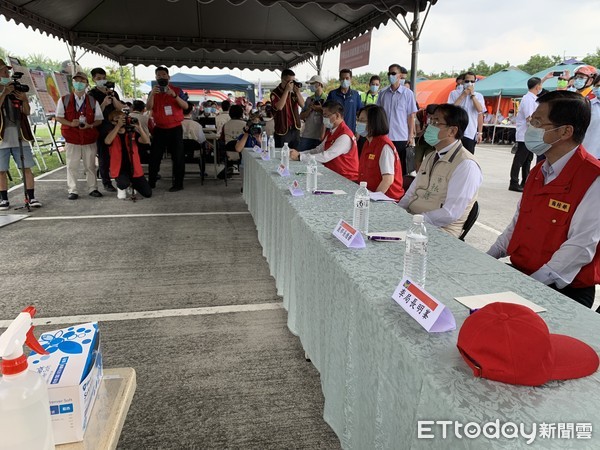 ▲2020年國家防災日大規模震災消防救災動員演練，在台南市都會公園登場，台南市長黃偉哲等人到場參與演練行動。（圖／記者林悅翻攝，下同）