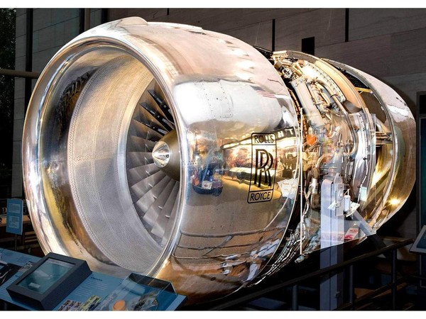 由於研發新型的RB211型扇渦航空發動機遇到瓶頸，導致Rolls-Royce陷入嚴重的財政問題，最後只好被實行國有化，以換取國家提供一系列的財政補助。