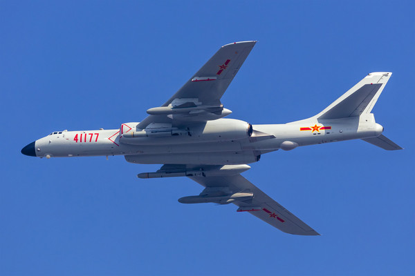 ▲▼ 中國大陸空軍轟-6k，圖攝於2019年，北京慶祝人民空軍成立70週年閱兵活動。（圖／CFP）