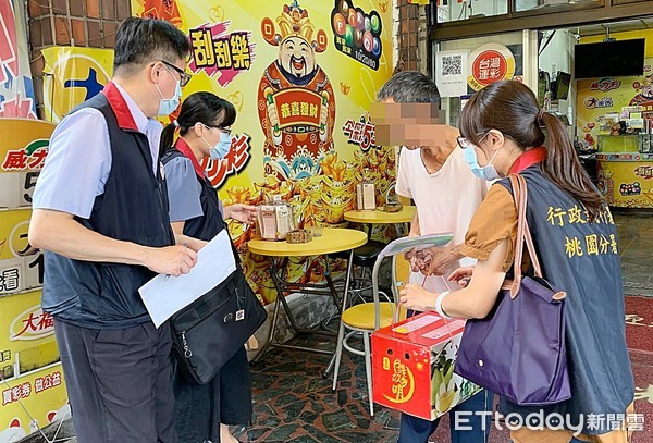 ▲法務部執行署桃園分署在秋節前慰問轉介社工與就業義務人，提前祝福秋節快樂。（圖／記者沈繼昌翻攝）