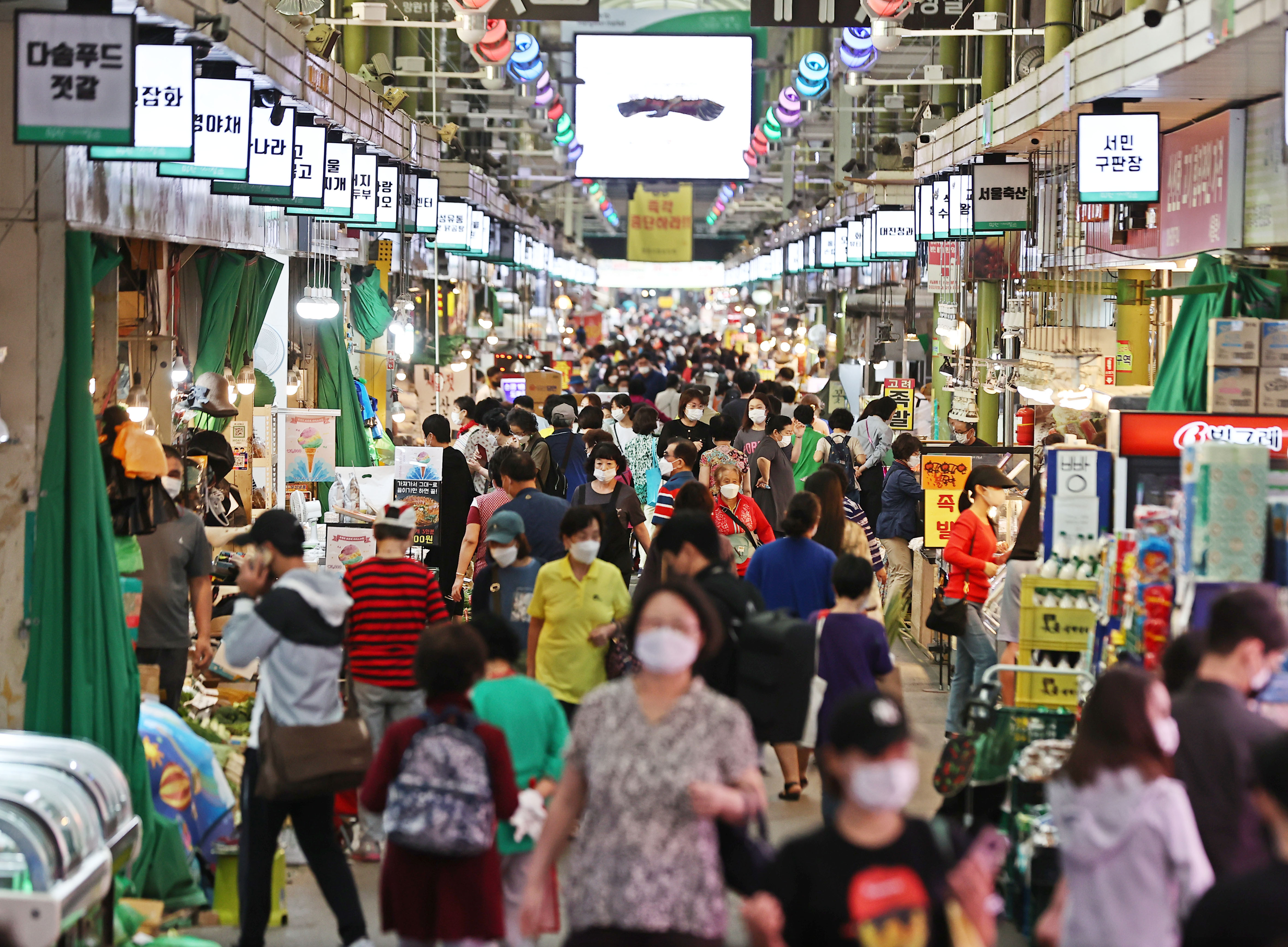 ▲▼中秋佳節將至，許多民眾前往首爾望遠市場採買貨品。（圖／達志影像）