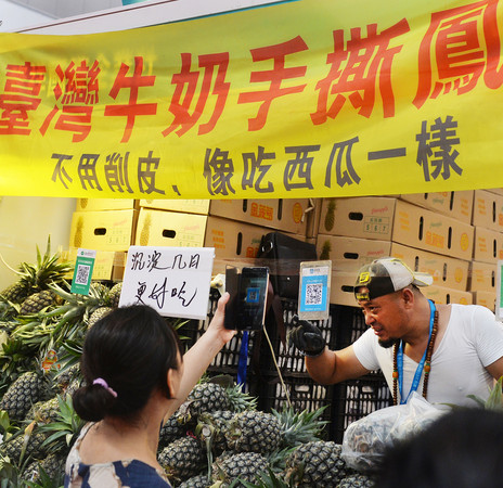 ▲天津台博會往年都有台灣商品現場擺攤，今年受疫情影響，改採「雲逛街」模式。（圖／CFP）