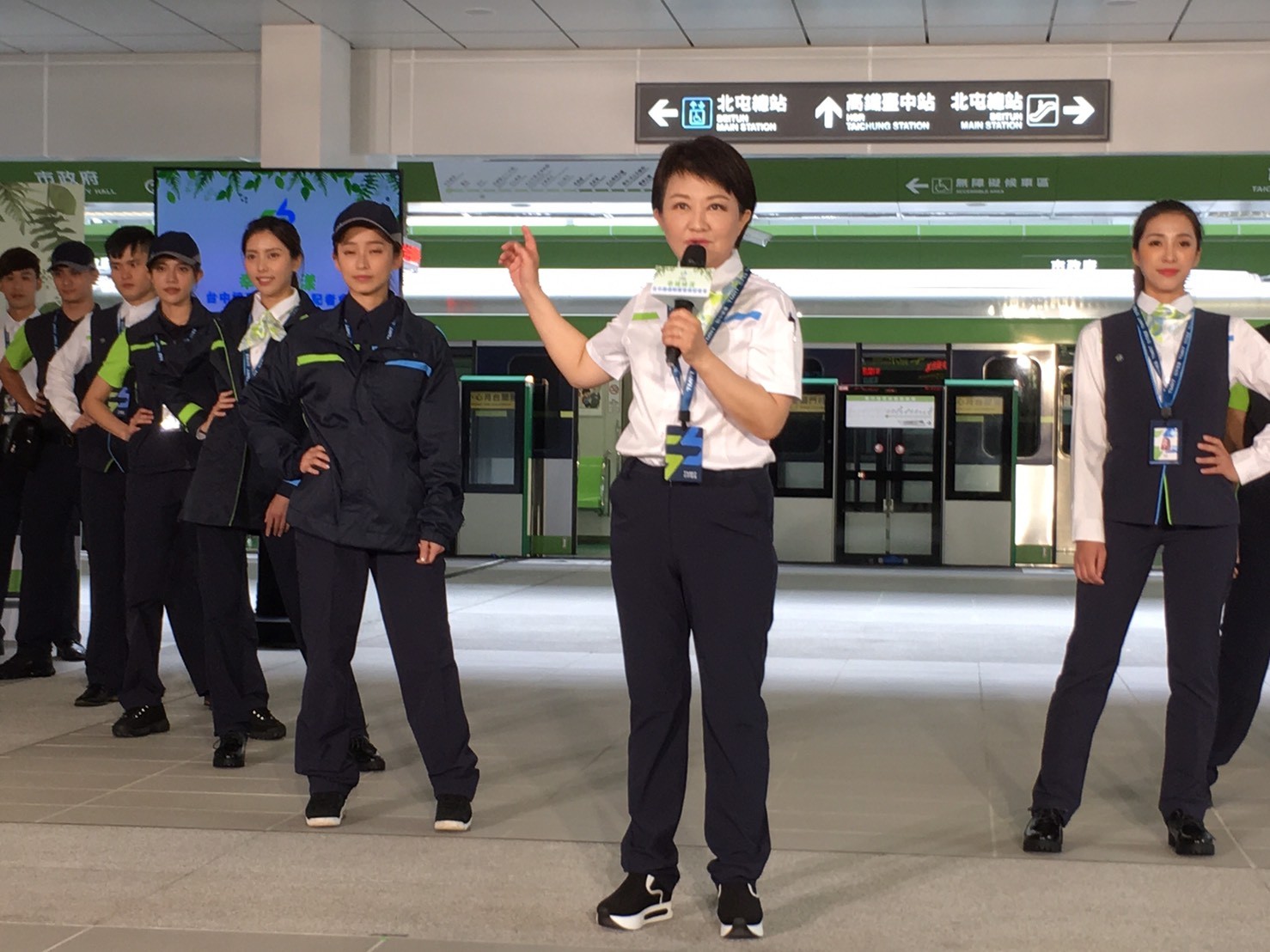 台中捷運制服曝光 簡約風靚師吸睛 盧秀燕 展現職人魅力 Ettoday生活新聞 Ettoday新聞雲