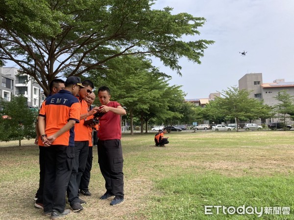 ▲台南市消防局辦理消防局紅外線熱顯像空拍無人機組及無人機模擬訓練教室訓練課程，以期增進飛手操作技能。（圖／記者林悅翻攝，下同）