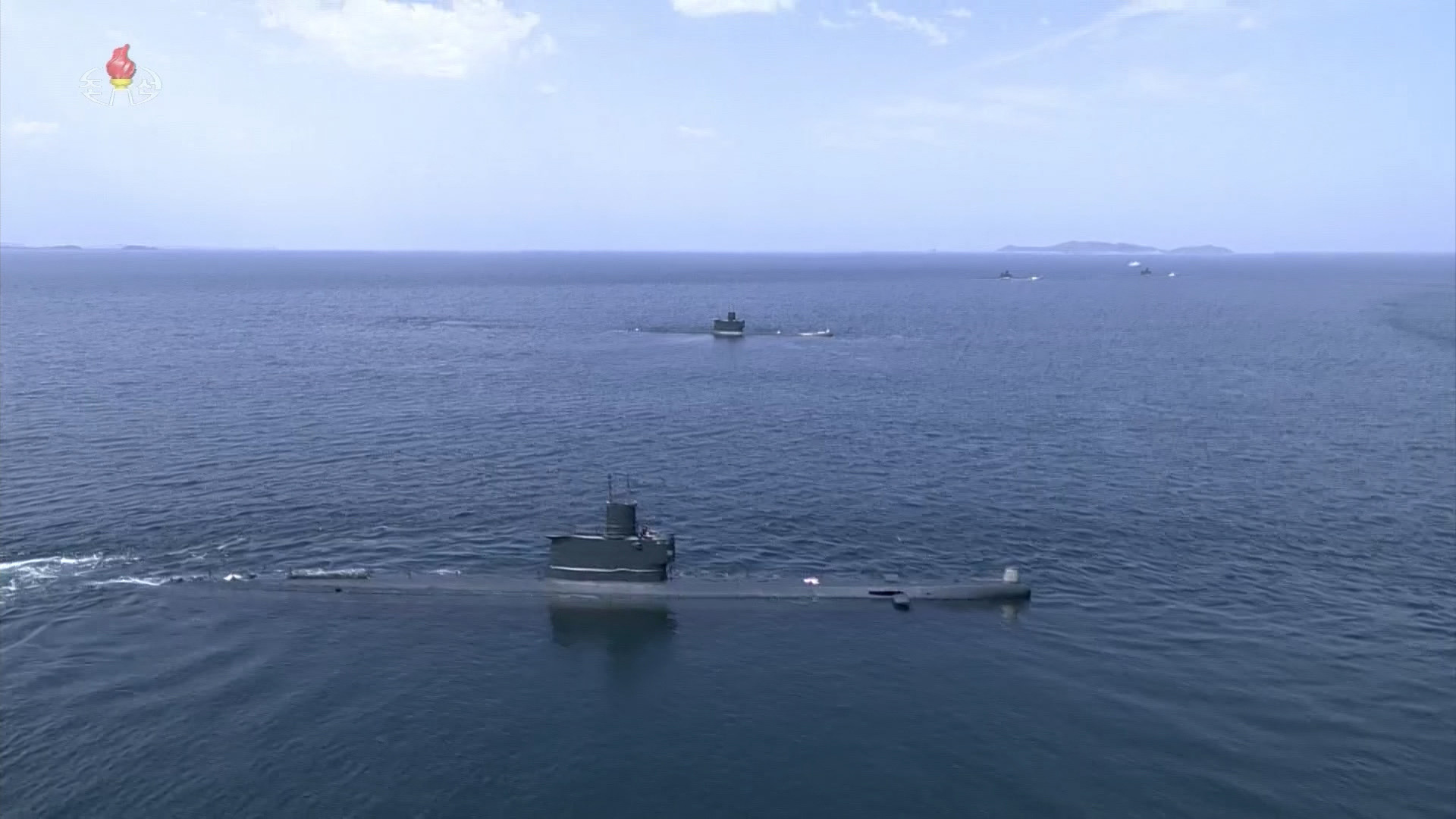 ▲▼朝鮮中央電視台先前發行的影像中，可以看到新浦級潛艦正在運行。（圖／達志影像）