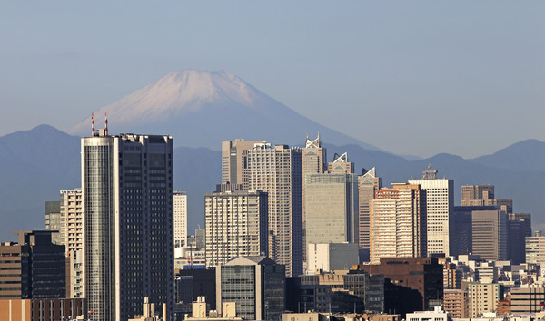 ▲▼ 日本第一高峰富士山28日上午觀測到今年首波積雪「初冠雪」。（圖／達志影像／美聯社）