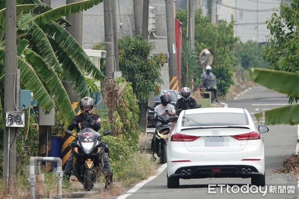 ▲▼重機車隊抵達水產行。（圖／記者吳世龍攝）