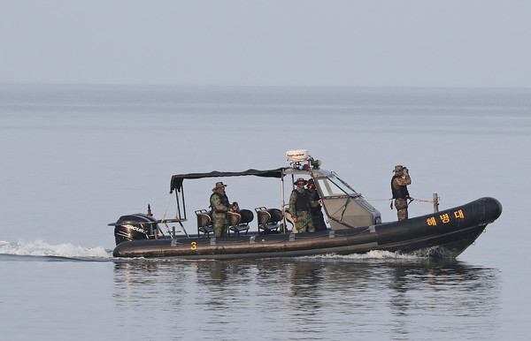 ▲▼南韓海軍陸戰隊持續在延坪島海域巡邏。（圖／達志影像）