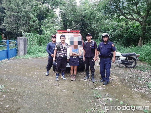 ▲屏東縣內埔警分局佳義所傅華隆會同消防人員尋獲潘姓潘護理師            。（圖／記者陳崑福翻攝）