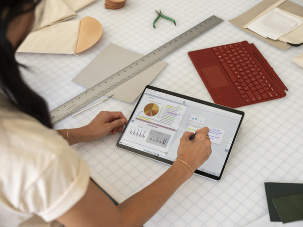 ▲微軟推出新的收購筆電Surface Laptop GO和全新升級的 Surface Pro X。（圖／微軟提供）