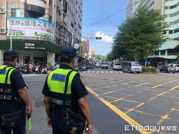 ▲彰警路口安全大執法取締。（圖／記者唐詠絮翻攝）