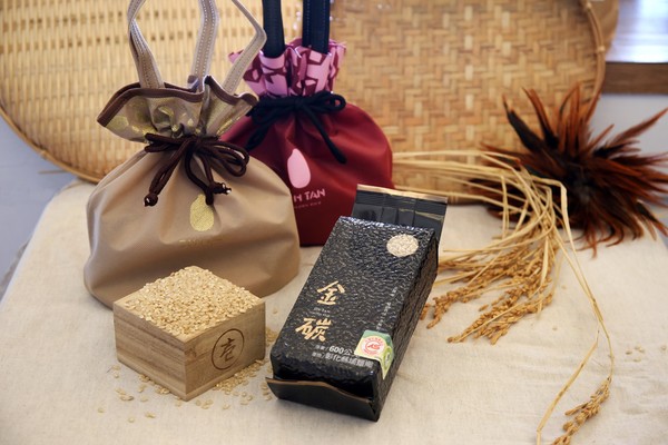 ▲埔鹽鄉大有社區出產的金碳稻今年入選金馬57禮盒。（圖／記者唐詠絮翻攝）