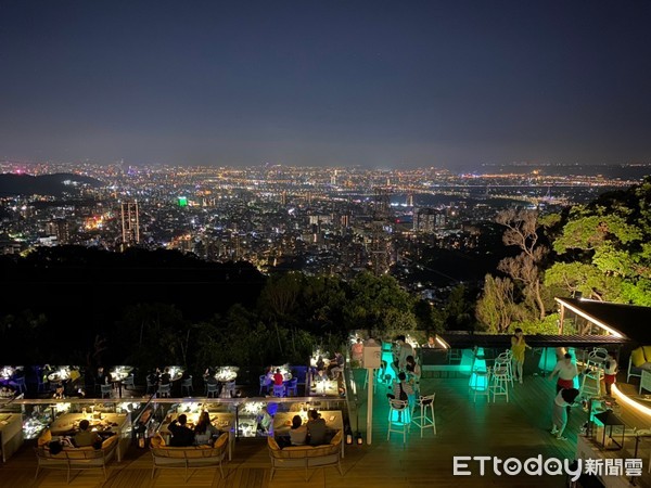 ▲▼陽明山草山夜未眠，台北夜景。（圖／記者蔡玟君攝）