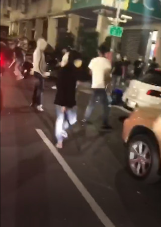 惡煞做案時間不到一分鐘，即逃離現場。（翻攝畫面）