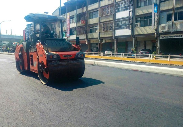 ▲台中東區建成路地下道填平，10/4起主線雙向通車。（圖／記者游瓊華翻攝）