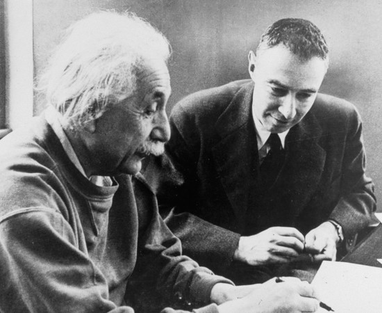 ▲▼愛因斯坦1921年以發現「光電效應」原理，榮獲諾貝爾物理學獎。（圖／CFP）