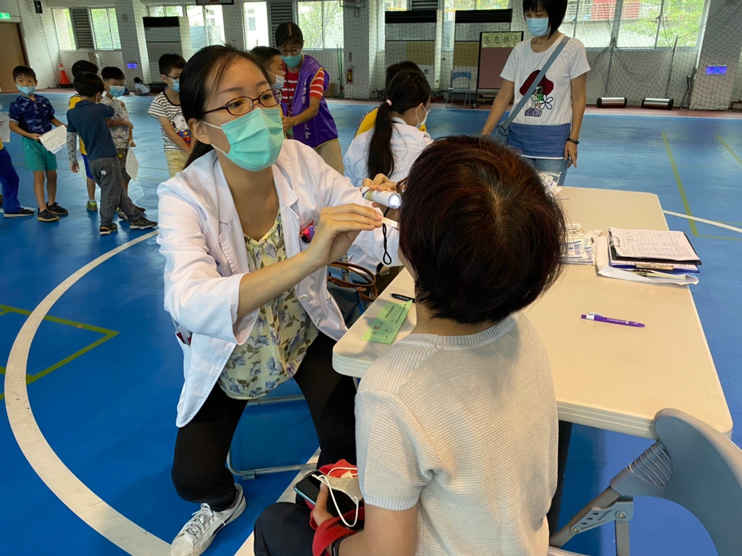 ▲▼台北市清江國小學生施打流感疫苗。（圖／清江國小提供）