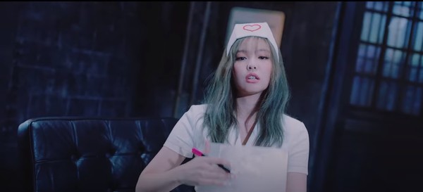 ▲BLACKPINK新歌MV Jennie 穿護士服被罵。（圖／翻攝自YouTube）