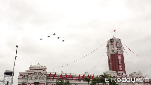 ▲▼國慶空軍預演，F16V衝場。（圖／記者呂佳賢攝）