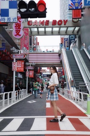 位在佛山的「南海一番街」風格完全複製日本商店街，吸引許多中國網民朝聖。（翻攝自微博）