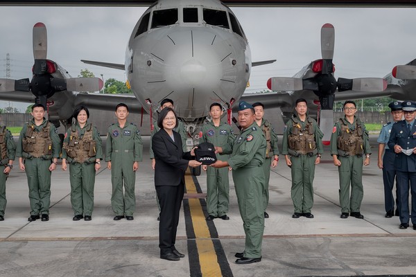 ▲▼總統蔡英文視導空軍六聯隊。（圖／總統府提供）