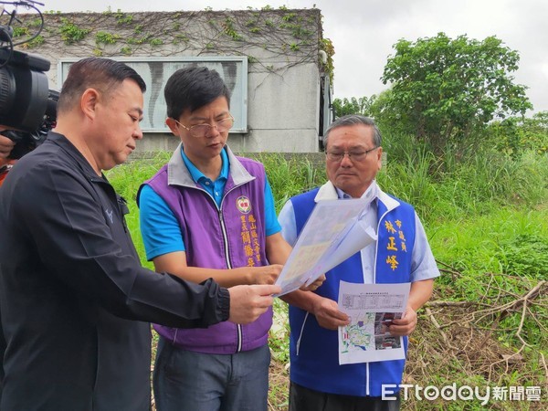 ▲邱奕勝允諾要求市府儘速完成計畫道路的打通與開闢。（圖／記者楊熾興翻攝）