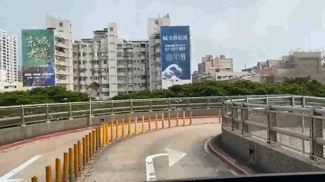 高雄最難開在這！車道、車身只差58公分　小黃運將：比考駕照難。（圖／東森新聞）